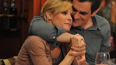 Claire y Phil en el cumpleaños de Manny Claire y Phil en el cumpleaños de Manny