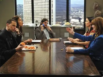 Dos hombres y medio (Cap 190) Dos hombres y medio (Cap 190)