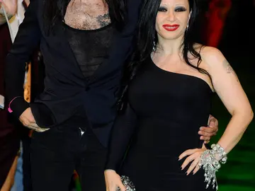 Mario Vaquerizo y Alaska, guapísimos de negro Mario Vaquerizo y Alaska, guapísimos de negro