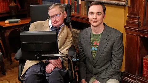 Stephen Hawking y Jim Parsons Stephen Hawking y Jim Parsons
