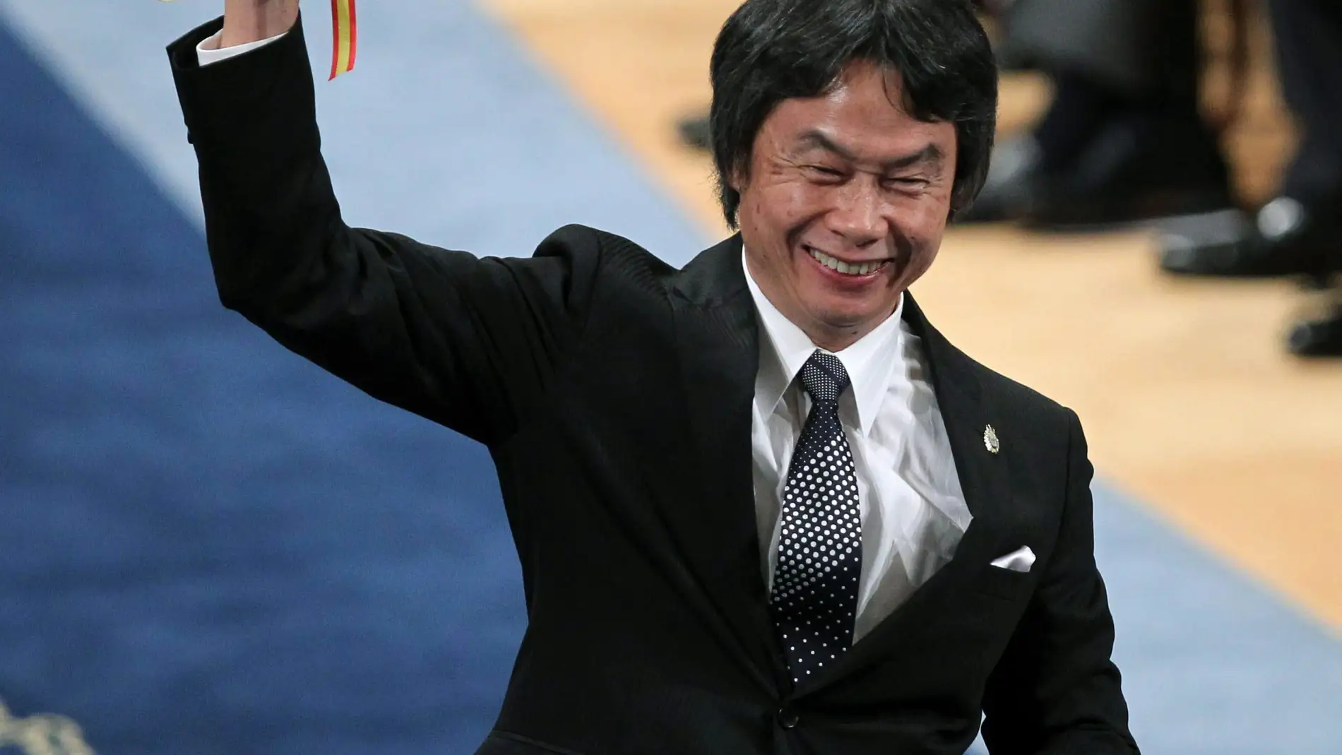 El diseñador japonés de videojuegos Shigeru Miyamoto tras recoger el premio