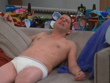 La gran resaca en 'Dos hombres y medio' La gran resaca en 'Dos hombres y medio'