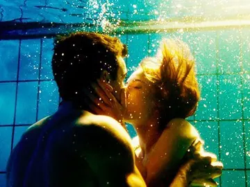 Piscina de Tres metros sobre el cielo Piscina de Tres metros sobre el cielo