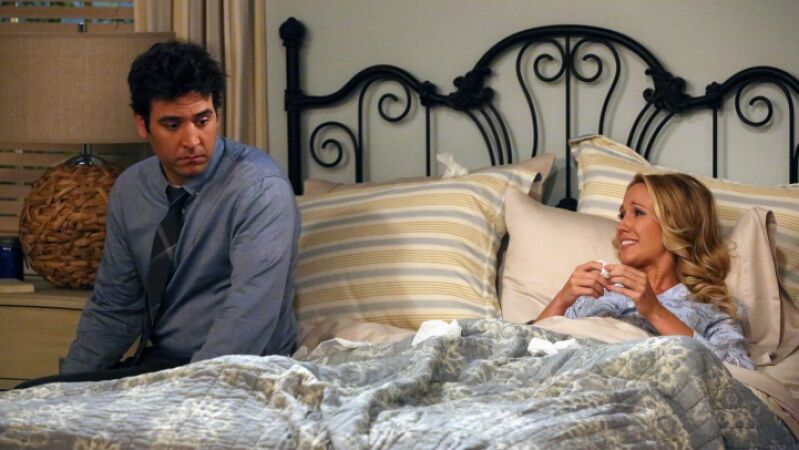 Ted y Cassie tratan de disfrutar de su viaje a un precioso faro