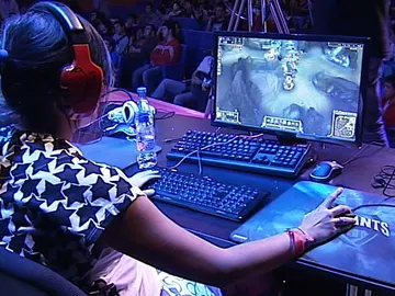 Jugadora con League of Legends Jugadora con League of Legends