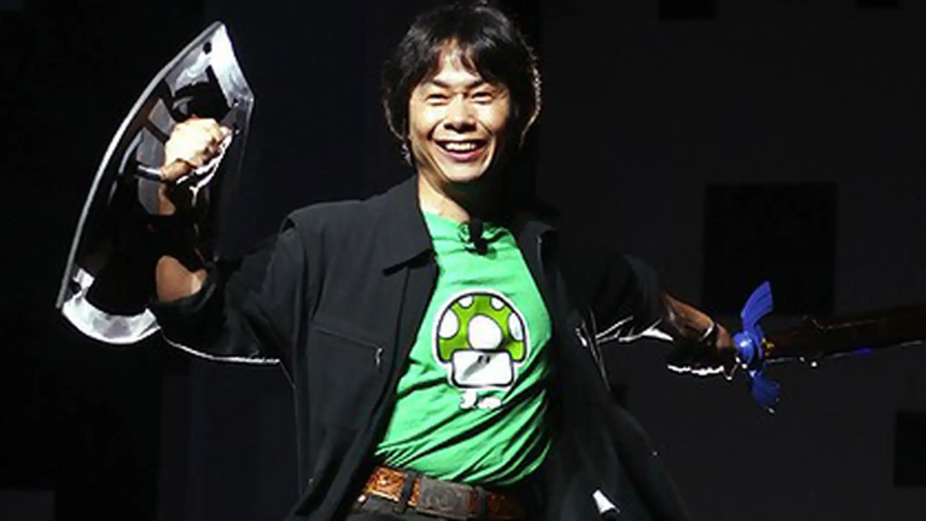 Miyamoto, con la Espada Maestra y el Escudo Hylian