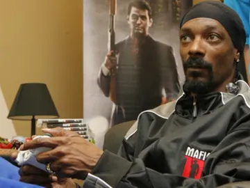 Snoop Dogg jugando a Xbox Snoop Dogg jugando a Xbox