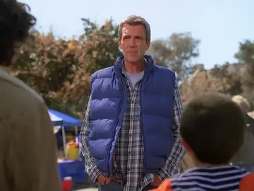 Frame 97.187078 de: Mike debe de elegir entre Brick o Axl Frame 97.187078 de: Mike debe de elegir entre Brick o Axl