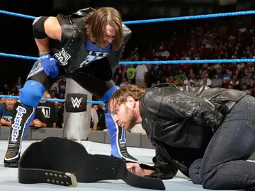 AJ Styles reta al campeón de WWE Dean Ambrose AJ Styles reta al campeón de WWE Dean Ambrose