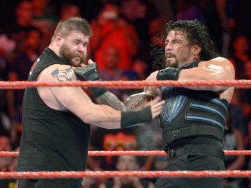 Owens se impone a Reigns gracias a la ayuda de Rusev en ‘Raw’