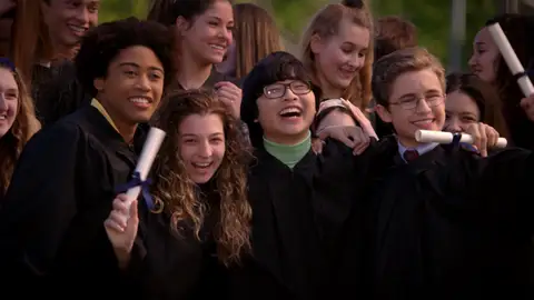 Adam se gradua Adam se gradua