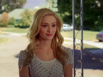 Frame 4.924001 de: Axl tiene novia nueva. April se ha pasado por casa de los Heck para presentarse Frame 4.924001 de: Axl tiene novia nueva. April se ha pasado por casa de los Heck para presentarse