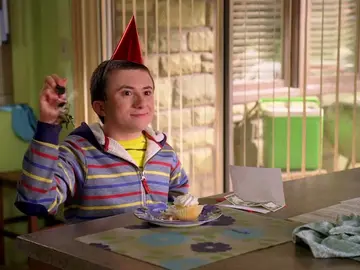 Frame 24.133225 de: A los 15 años, Brick decide que es momento de aprender a conducir Frame 24.133225 de: A los 15 años, Brick decide que es momento de aprender a conducir