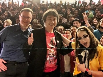Shigeru Miyamoto, con su camiseta de Super Mario Samurai