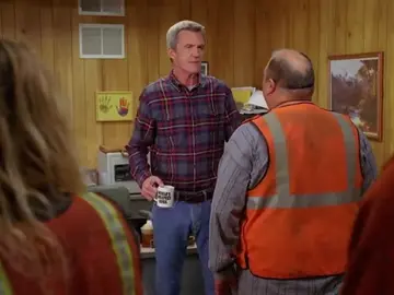 Frame 4.894284 de: Mike sufre una caída muy importante Frame 4.894284 de: Mike sufre una caída muy importante