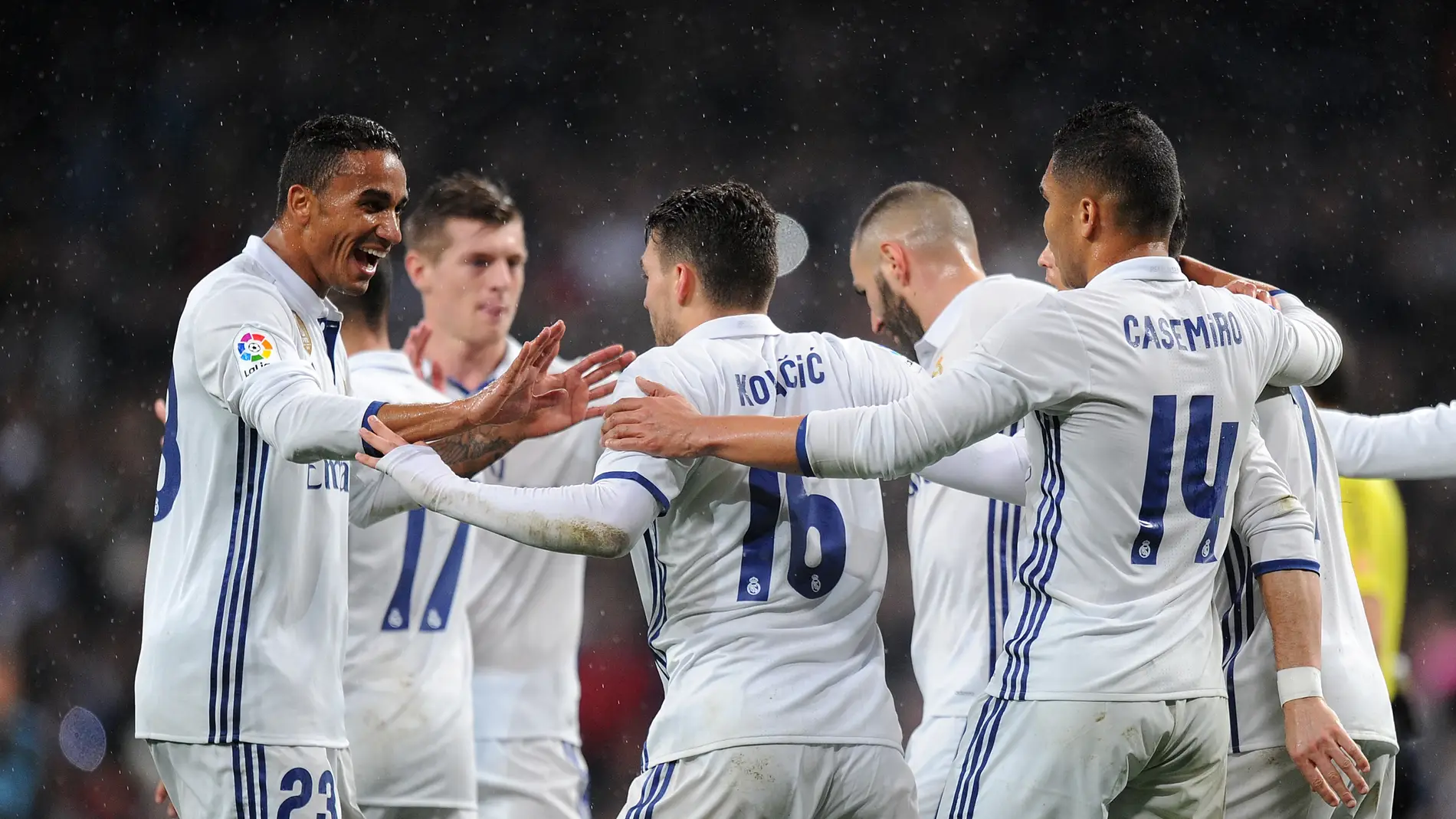 El Real Madrid celebra uno de sus goles ante la Real Sociedad
