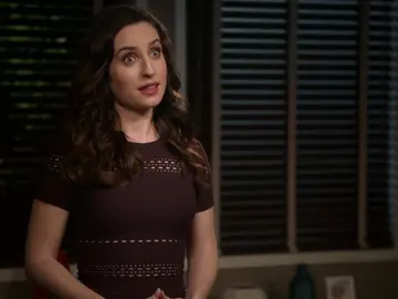 Frame 23.250416 de: "Creo que estás un poco atocinada para ponerte un traje tan apretado" Frame 23.250416 de: "Creo que estás un poco atocinada para ponerte un traje tan apretado"