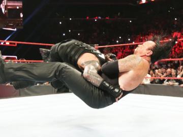Tensión máxima entre Undertaker y Reings de cara a Wrestlemania 33