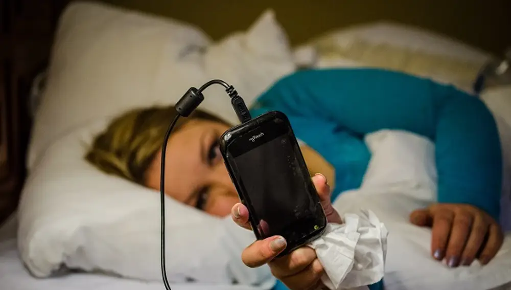 El uso del móvil es problemático cuando impide actividades como dormir