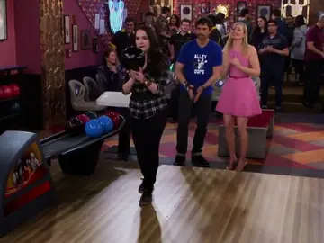Frame 1.173668 de: Caroline trae mala suerte al equipo de Bobby Frame 1.173668 de: Caroline trae mala suerte al equipo de Bobby