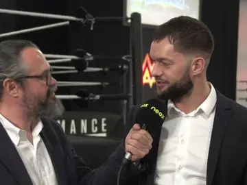 Frame 18.301695 de: Finn Balor hace su regreso a Raw para apoyar a Seth Rollins Frame 18.301695 de: Finn Balor hace su regreso a Raw para apoyar a Seth Rollins