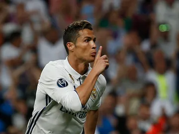 Cristiano Ronaldo manda callar al Bernabéu tras su gol Cristiano Ronaldo manda callar al Bernabéu tras su gol