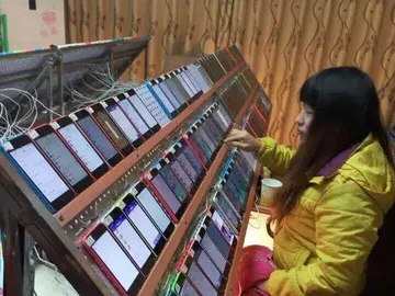 Mujer china en una fábrica Mujer china en una fábrica