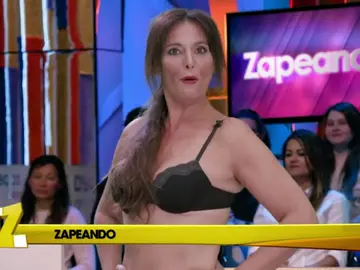 Frame 87.283118 de: A Cristina Pedroche se le rompe el vestido en 'Zapeando' Frame 87.283118 de: A Cristina Pedroche se le rompe el vestido en 'Zapeando'