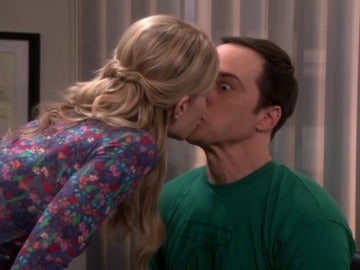 La presencia de Ramona hace que Sheldon tome una inesperada decisión