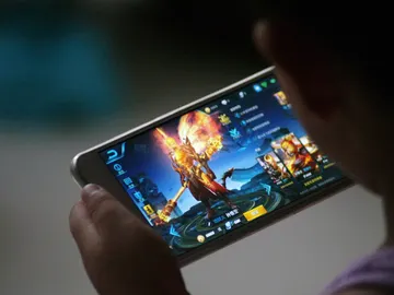 Una empresa de videojuegos limita las horas que los niños chinos pueden jugar con ellos Una empresa de videojuegos limita las horas que los niños chinos pueden jugar con ellos