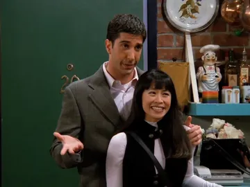 A Rachel le da un ataque de celos por Ross y Julie A Rachel le da un ataque de celos por Ross y Julie