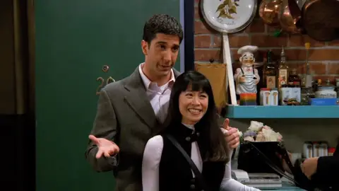 A Rachel le da un ataque de celos por Ross y Julie A Rachel le da un ataque de celos por Ross y Julie