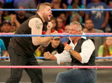 Kevin Owens ataca a Shane McMahon antes de Hell in a Cell en 'SmackDown'