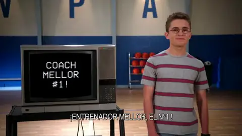 Adam logra librarse de hacer deberes gracias a su cámara de vídeo Adam logra librarse de hacer deberes gracias a su cámara de vídeo