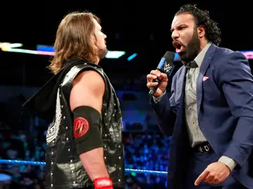 Jinder Mahal reta a Brock Lesnar en 'SmackDown Live' Jinder Mahal reta a Brock Lesnar en 'SmackDown Live'
