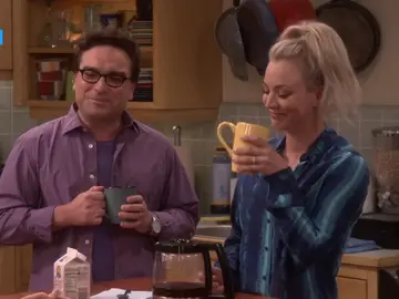 Penny y la madre de Leonard se hacen grandes amigas Penny y la madre de Leonard se hacen grandes amigas