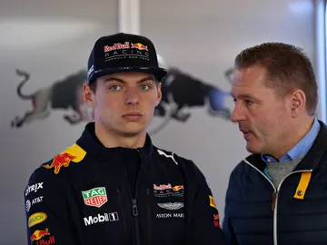 Jos Verstappen dialoga con su hijo Max Jos Verstappen dialoga con su hijo Max
