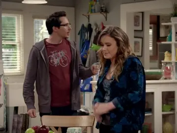 Kendra toma la solución más drástica por culpa de Kevin Kendra toma la solución más drástica por culpa de Kevin