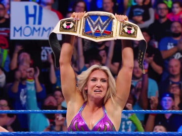 Charlotte se proclama nueva campeona femenina de Smackdown