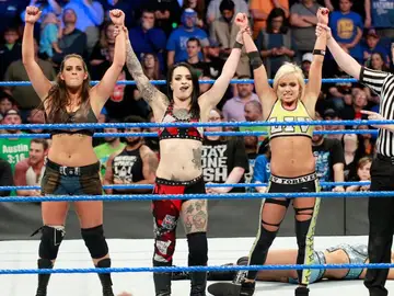 Nace el Escuadrón Riott en 'SmackDown Live' Nace el Escuadrón Riott en 'SmackDown Live'