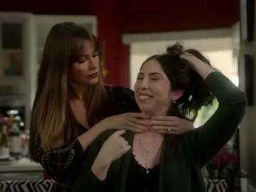 Así reacciona Gloria cuando conoce a la nueva novia de Manny Así reacciona Gloria cuando conoce a la nueva novia de Manny