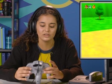 Chica con el mando de Nintendo 64