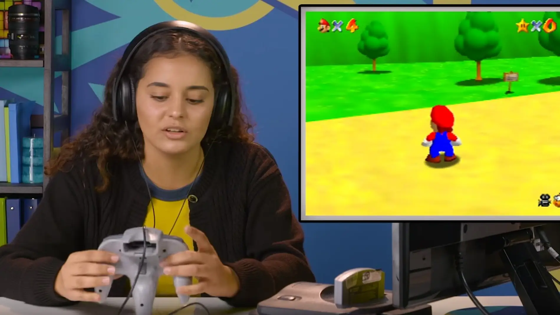 Chica con el mando de Nintendo 64