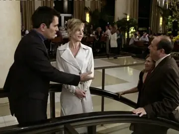 Claire juega a seducir a Phil en San Valentín Claire juega a seducir a Phil en San Valentín