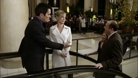 Claire juega a seducir a Phil en San Valentín Claire juega a seducir a Phil en San Valentín