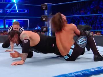 AJ Styles se impone a Baron Corbin