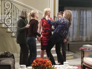 Bonnie y Christie en 'Mom' Bonnie y Christie en 'Mom'