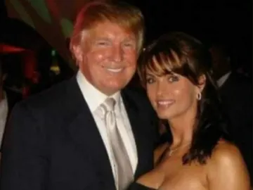 La exmodelo Karen McDougal con Donald Trump La exmodelo Karen McDougal con Donald Trump