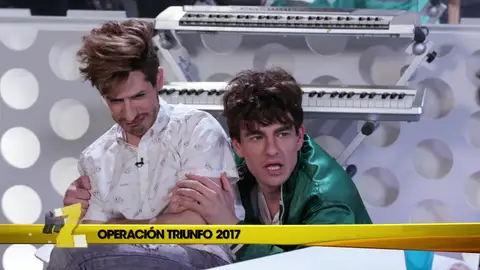 Javier Calvo sale en la tele sin despeinar Javier Calvo sale en la tele sin despeinar