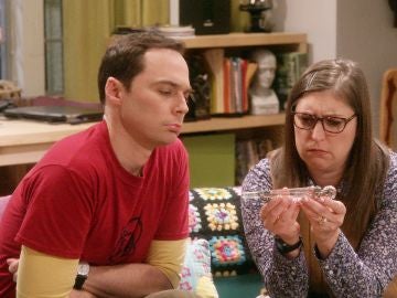 Sheldon y Amy reciben el regalo 'perfecto' de Leonard y Penny